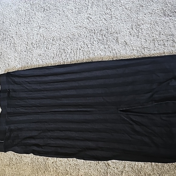 Forever 21 long Fitted skirt - Picture 2 of 4